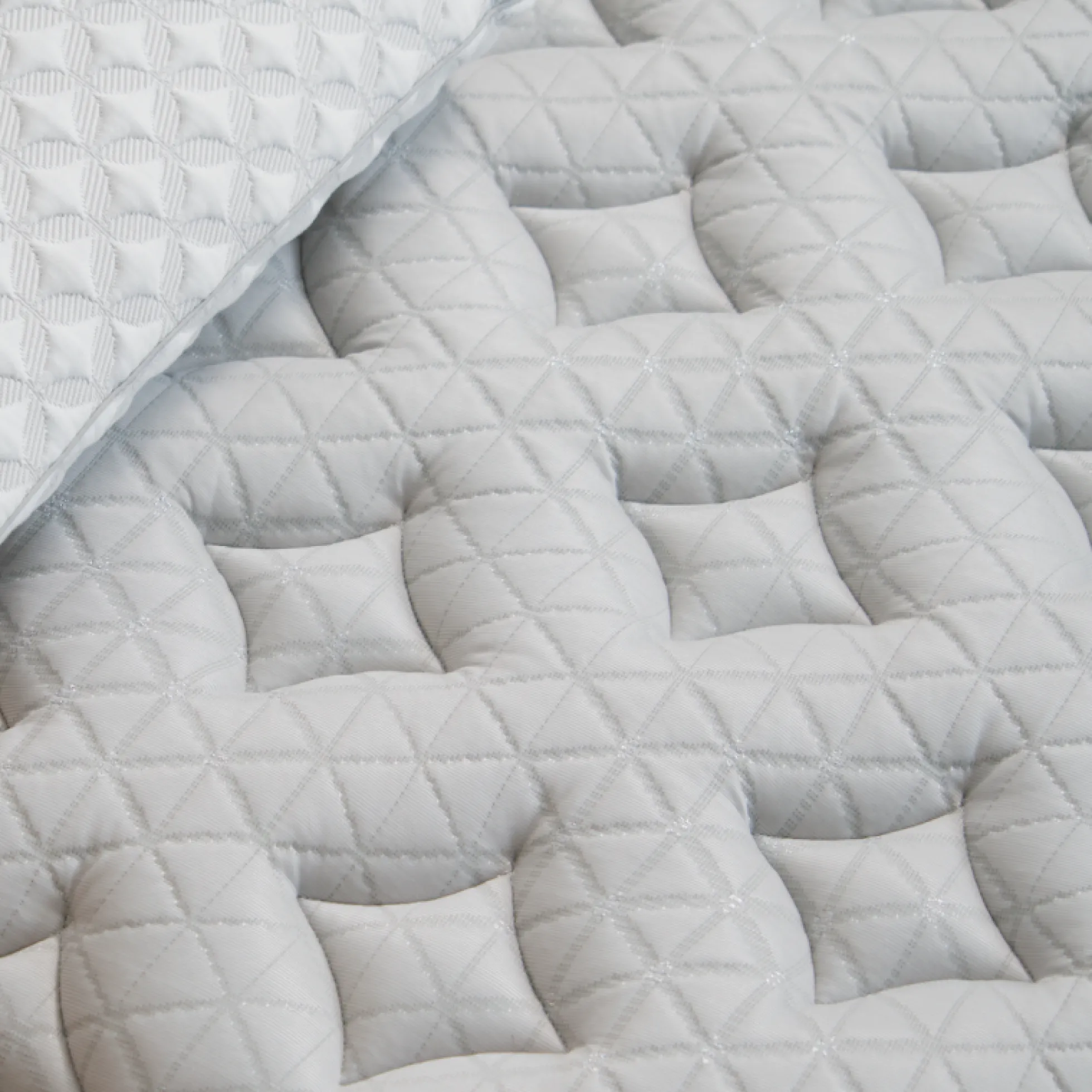Helix Plus Luxe Medium Hybrid Mattress